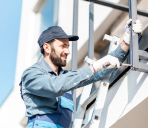 builder mounting balcony fence 2021 12 09 03 18 29 utc 1